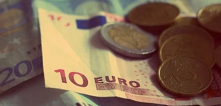 banconote e monete di Euro