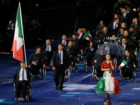 sfilata atleti italiani alle paralimpiadi 